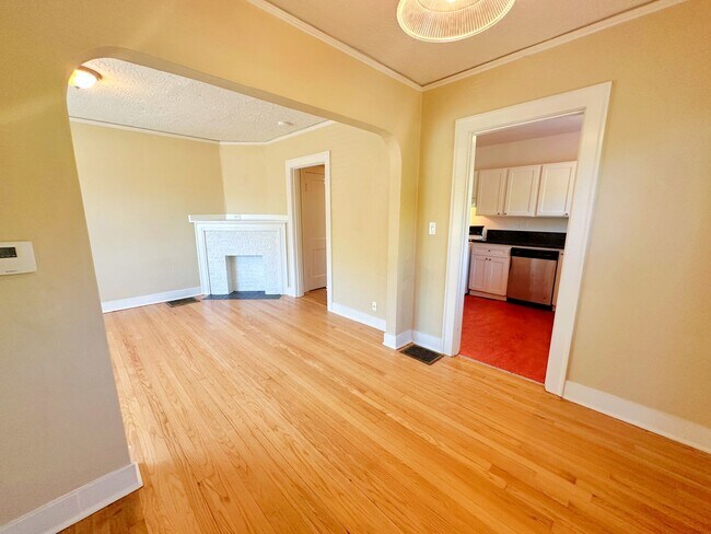 Foto del edificio - Energy-efficient 3-bedroom home with solid...