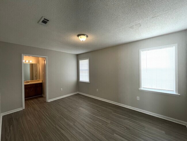 Foto del edificio - 229 Blue Pool Dr