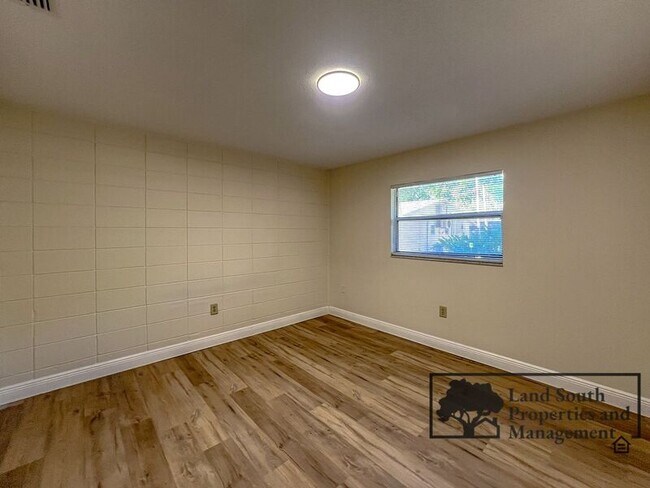 Foto del edificio - 815 W Carole St