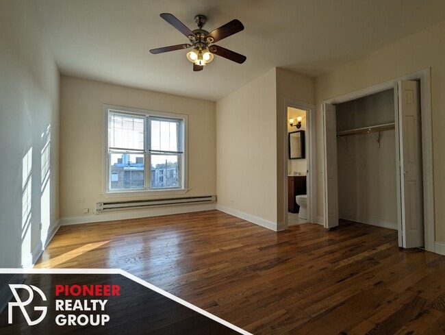 Building Photo - 949 W Cornelia Ave