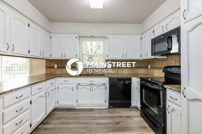 Foto del edificio - 4 Bedroom Pet-Friendly Home in RAYMORE, MO with Main Street Renewal