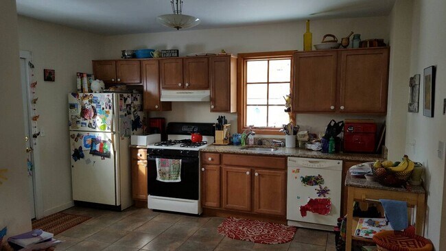 Foto del edificio - 24 Frost Pond Rd