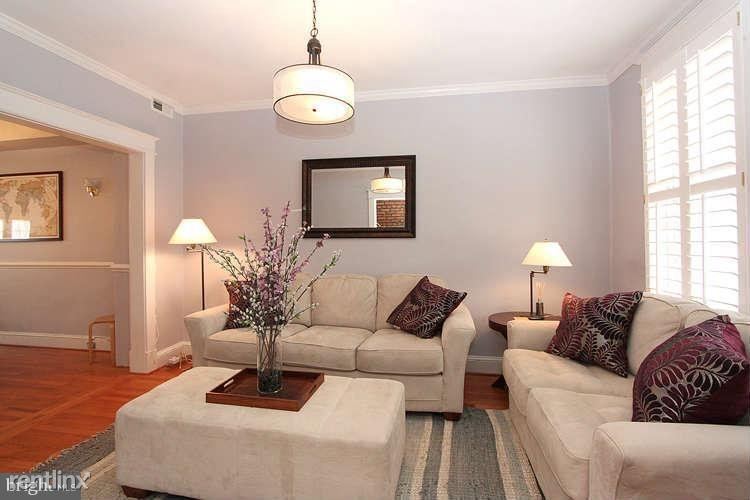 Foto principal - 1015 Irving St NW