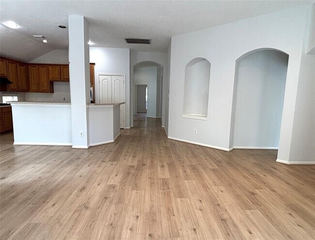 Foto del edificio - 4619 Springfield Lakes St