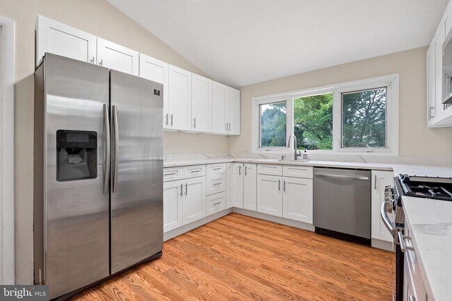 Foto del edificio - 1602 Woodmoor Ln