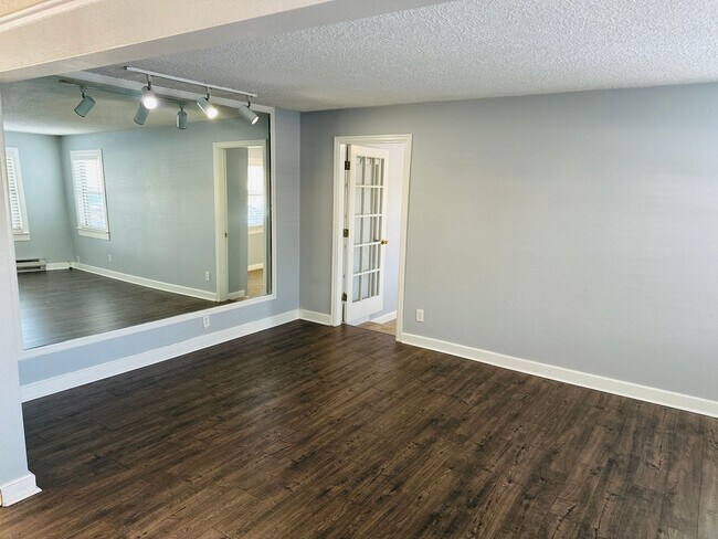 Foto del edificio - Charming Updated Home Centrally Located