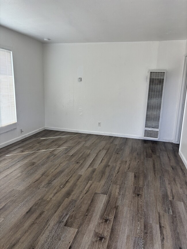 Building Photo - 1949 Darrah St