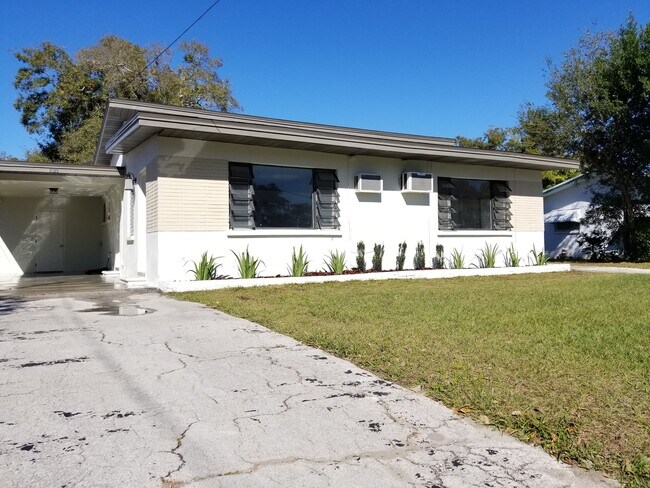 Building Photo - 2325 Belmar Dr