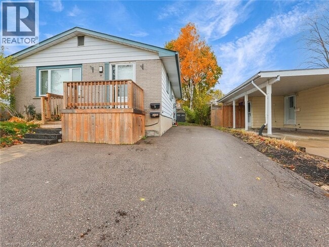 Photo du bâtiment - 55 Silver Aspen Crescent