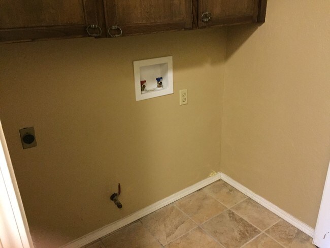 Laundry - 704 E Toledo St