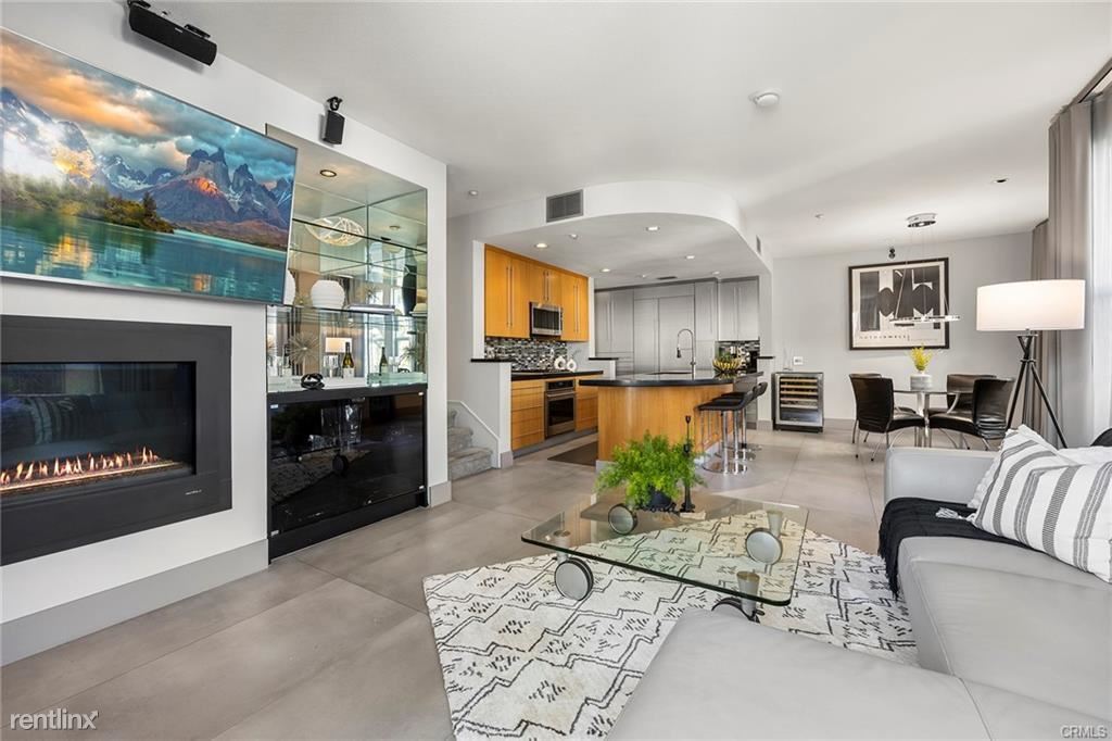 3 br, 2.5 bath Townhome 46 Midtown Dr Townhome Rentals in Aliso