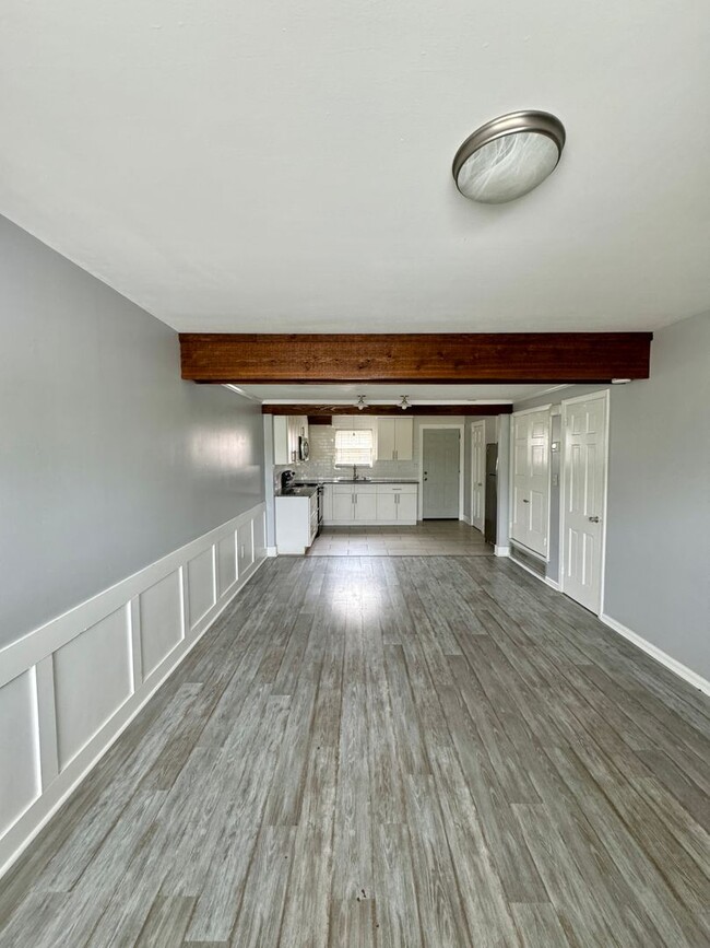 Building Photo - Cute Townhouse in South Charlotte