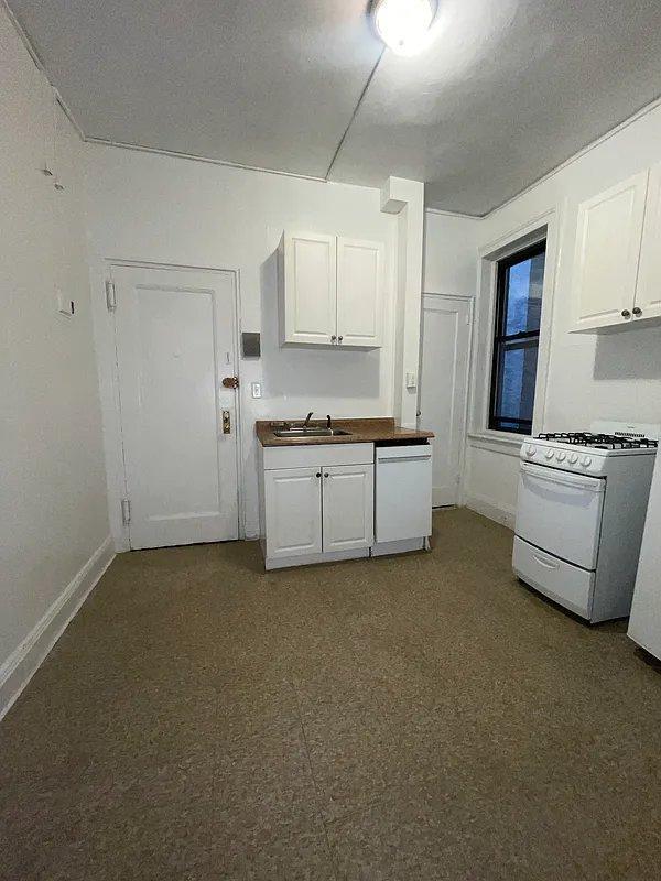 Building Photo - 1 bedroom in New York NY 10036