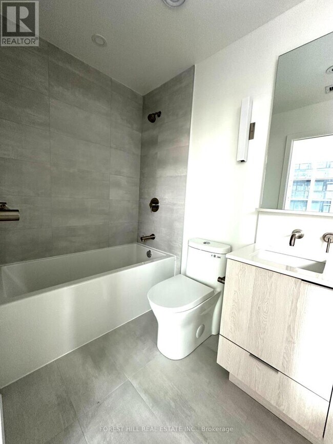 Photo du bâtiment - 110 Broadway Ave