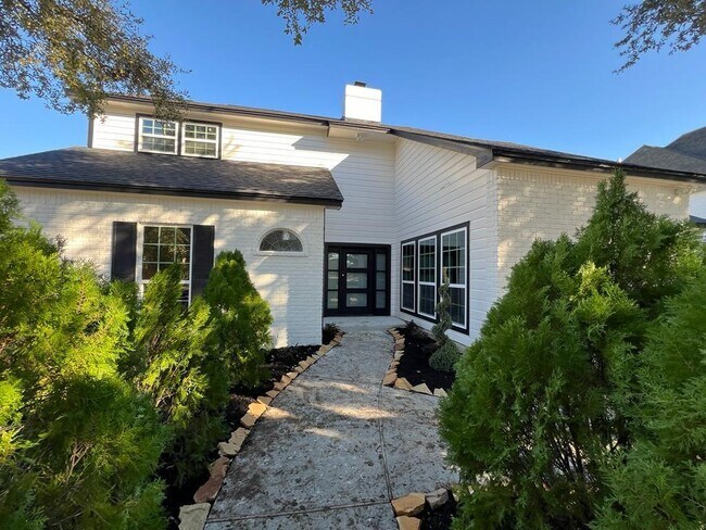 Building Photo - 3203 Country Club Blvd