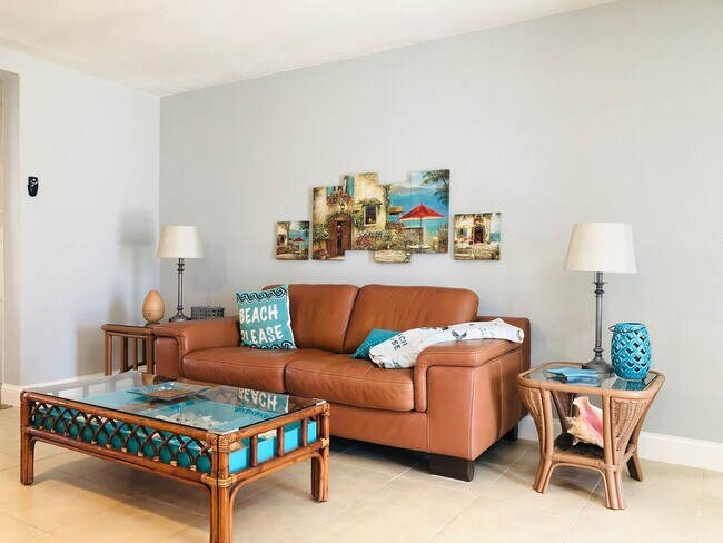 Foto del edificio - Experience this Short Term Furnished Off season Single Family 2/2 Pool home.