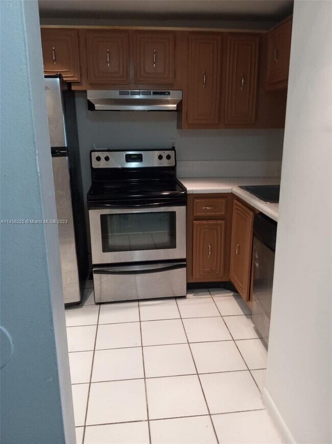 Foto del edificio - 484 NW 165th St
