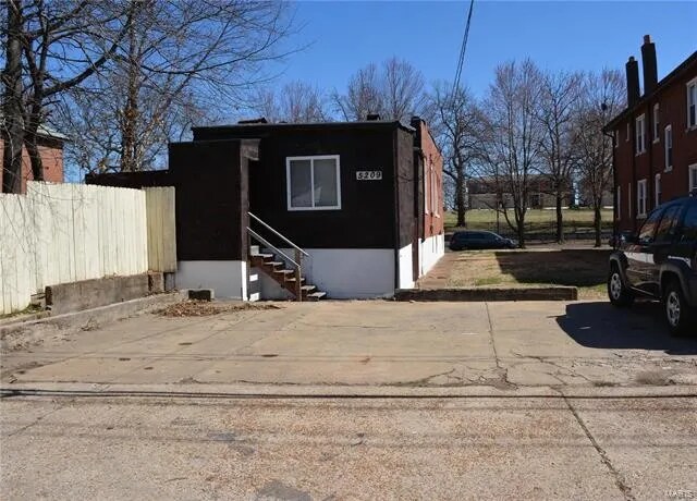 Building Photo - 5209 S Broadway