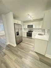 Building Photo - 1020 N 74th Way