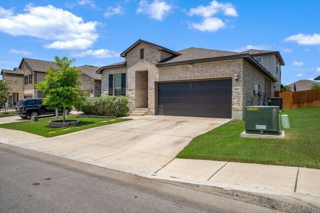 Foto del edificio - Welcome to this beautiful 4-bedroom, 3-bat...
