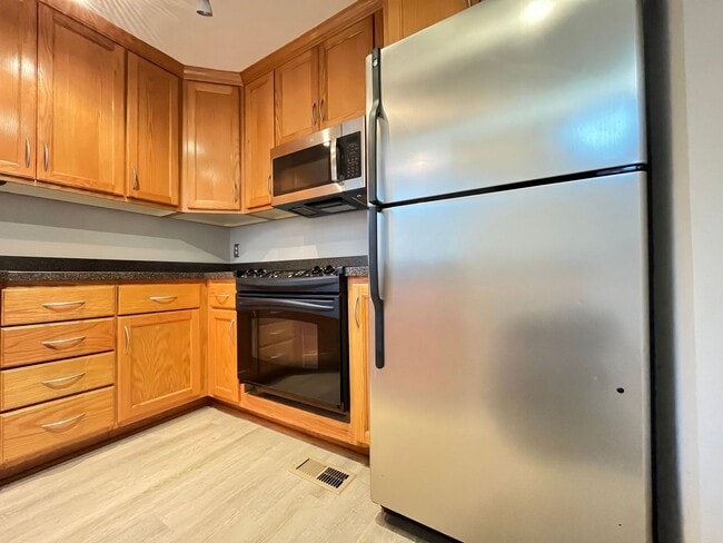 Building Photo - Stylish & Spacious 3-Bed Home! "ASK ABOUT OUR ZERO DEPOSIT"