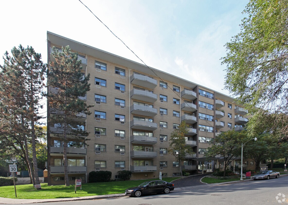 Primary Photo - Chantecler Towers