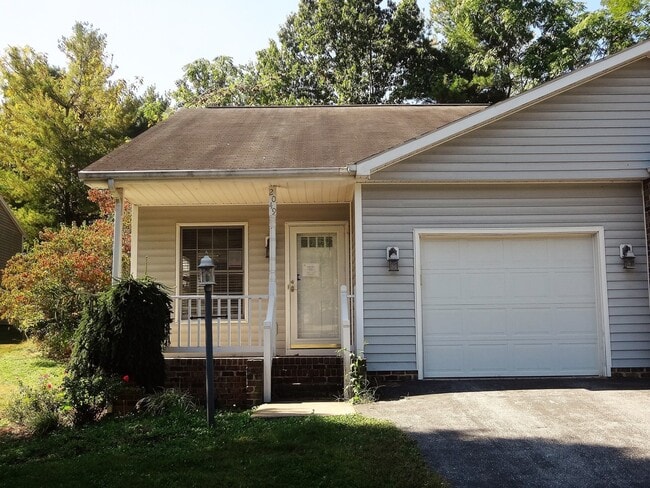 One Level Duplex with Garage - One Level Duplex with Garage House