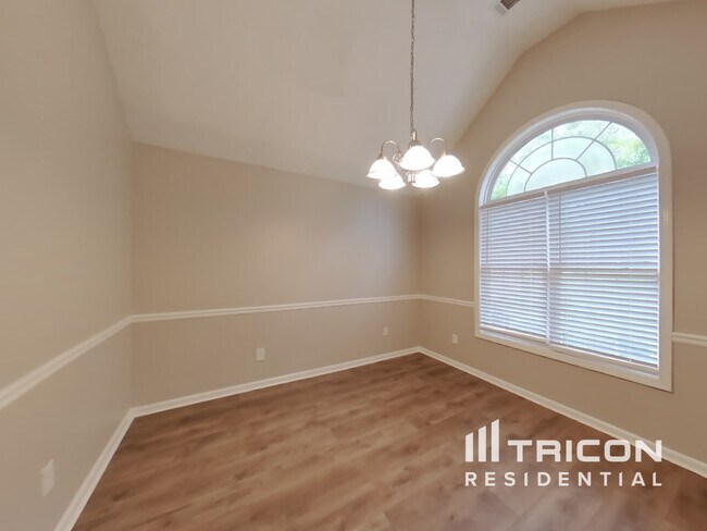 Foto del edificio - 1512 Riverglen Dr