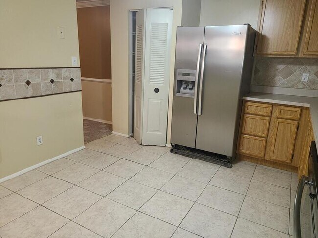 Building Photo - 324 Bromsgrove Dr
