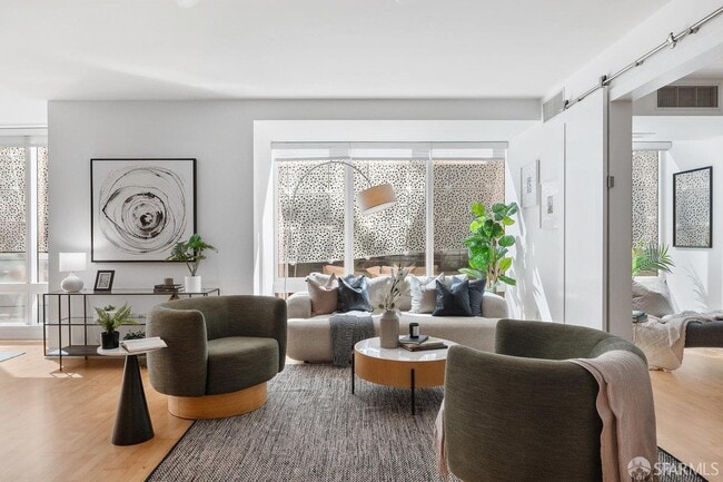 Building Photo - 301 Mission St