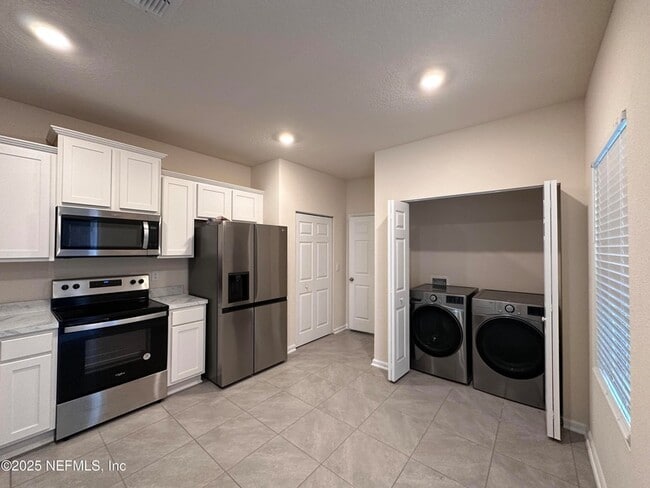 Building Photo - 878 Observatory Pkwy