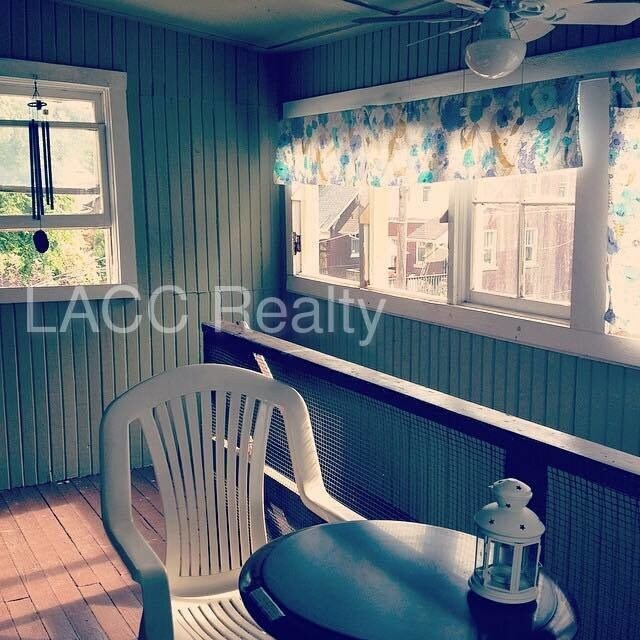 Building Photo - Quaint & quiet bungalow