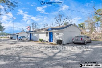 Building Photo - 409 Austin Rd