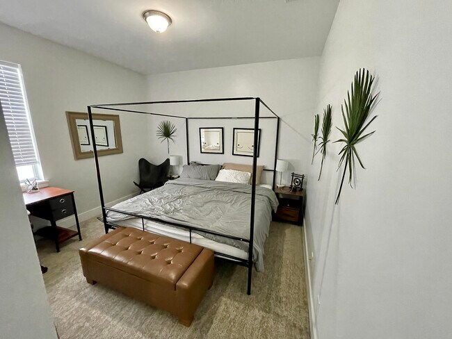 Building Photo - 1029 Mango Dr