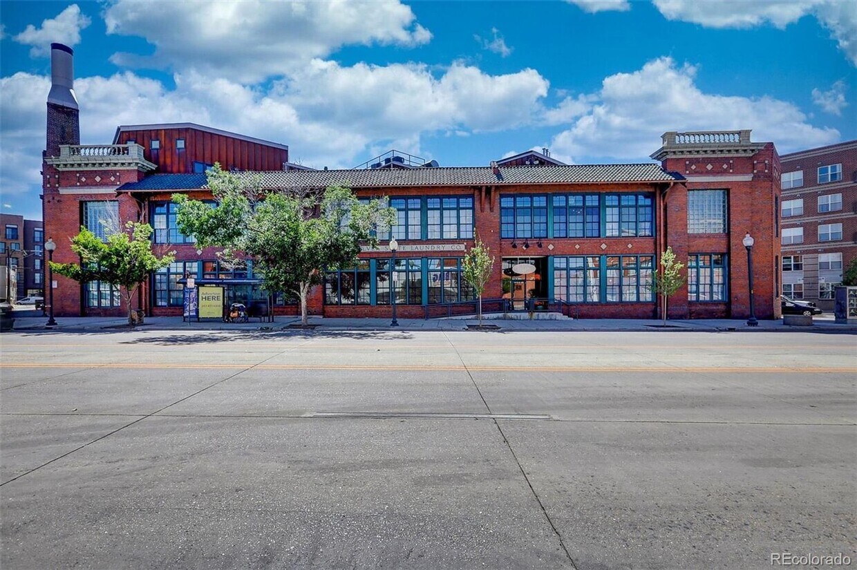 Primary Photo - 2441 N Broadway