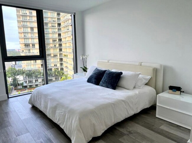 Building Photo - Northeast 34th Street, Miami, FL 33137 - 2 BR 2 BA condo