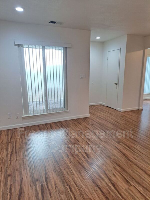 Building Photo - 1537 W Fairmont Ave
