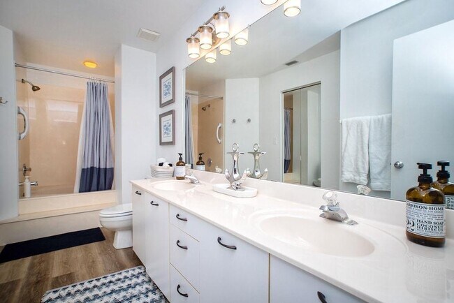 master bath - 6141 Bahia del Mar Blvd