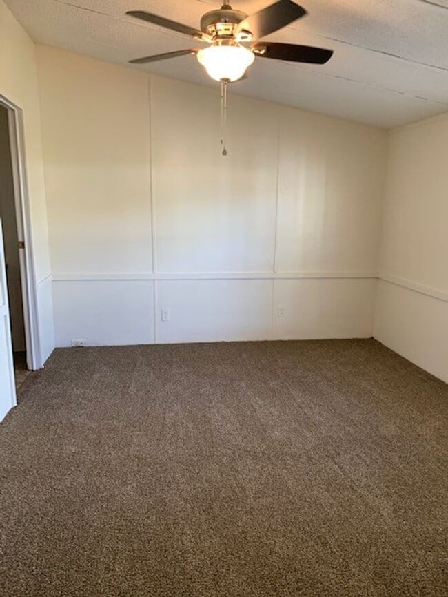 Building Photo - 3BD/1B Newly renovated mobile home off of ...