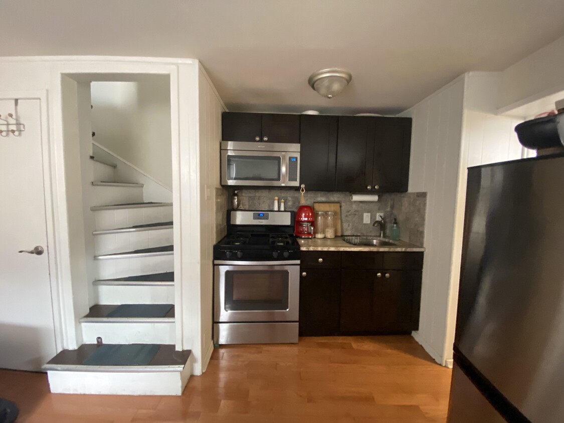 Primary Photo - 115 League St