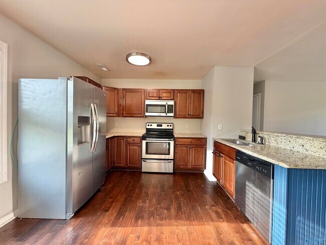 Foto del edificio - 2110 Fernbrook Dr NE