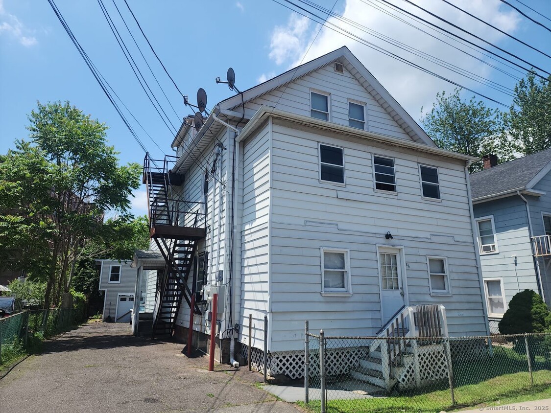 Primary Photo - 88 Twiss St