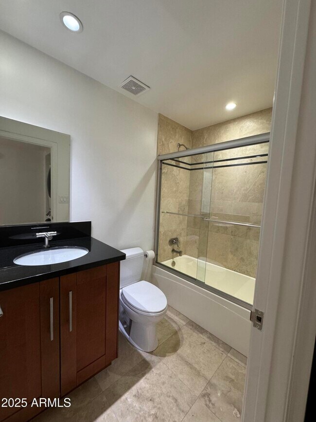 Foto del edificio - 5888 N 83rd St