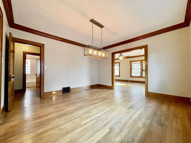 Building Photo - Lockwood 730/732