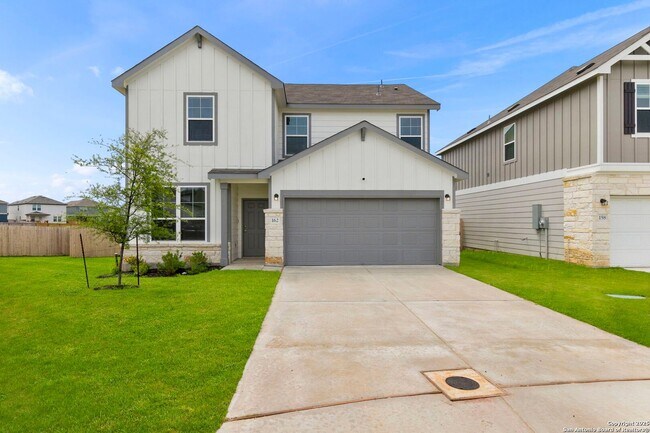 Building Photo - Charming Home Awaits: Spacious & Modern Li...
