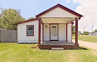 Building Photo - 706 S Blackwell St