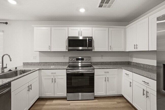 Foto del edificio - Beautiful 3 BR 2.5 BA Townhouse built in 2020 off the Las Vegas Strip