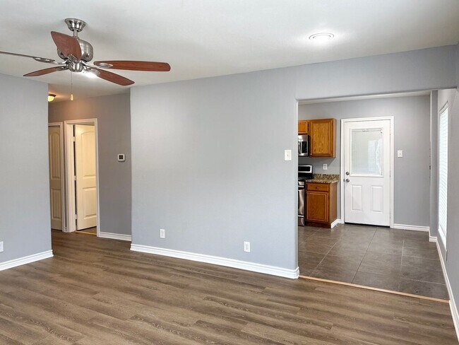 Foto del edificio - 5214 Lane St