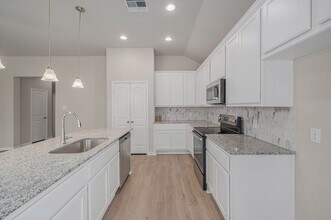Building Photo - 12983 Skyline Dr