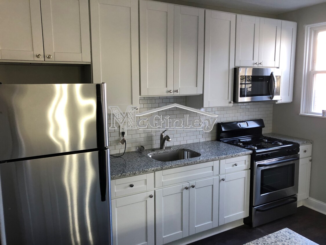 Foto principal - 4370 Sheldon Ave